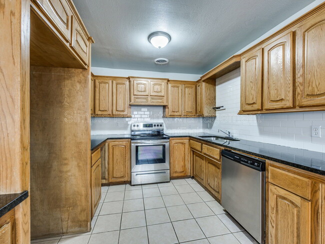 Photo - 1802 S Dille Ave