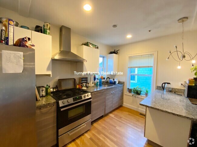 Building Photo - 128 Hillside St Rental