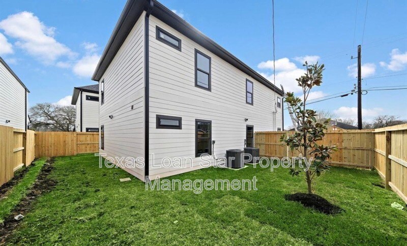 Photo - 3107 Grassmere St Unidad B