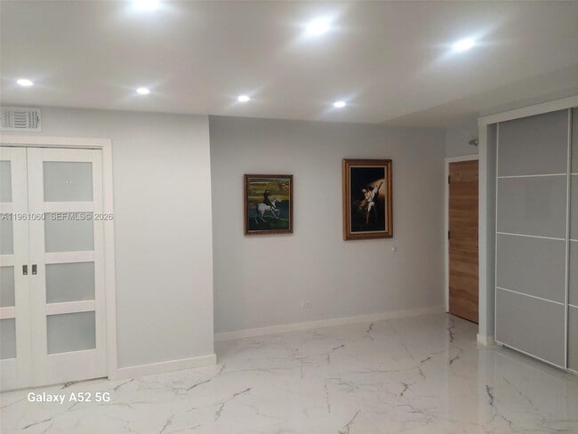 Photo - 5005 Collins Ave Unidad 822