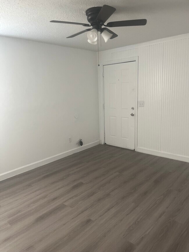 Photo - 6806 Thomas Cir Unit B