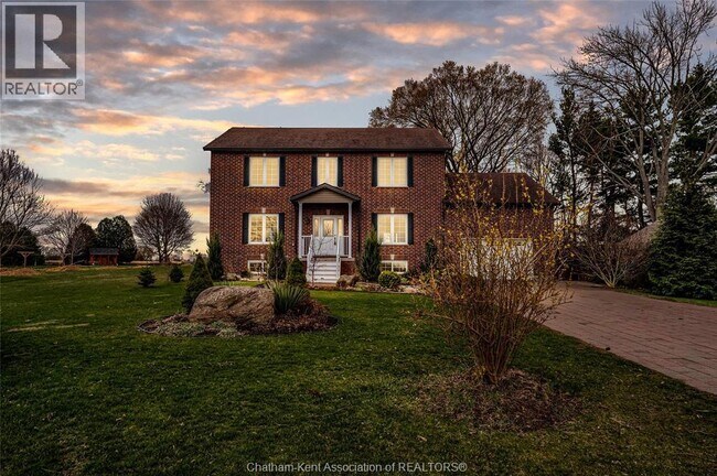 Photo - 140 Main St W