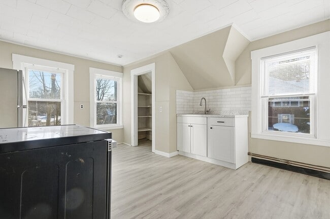 Building Photo - 29 Allen St Unit 3