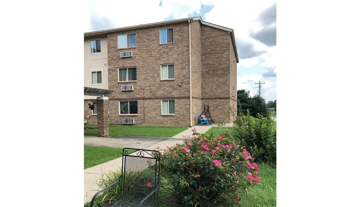 Photo - 785 Regina Ln NW