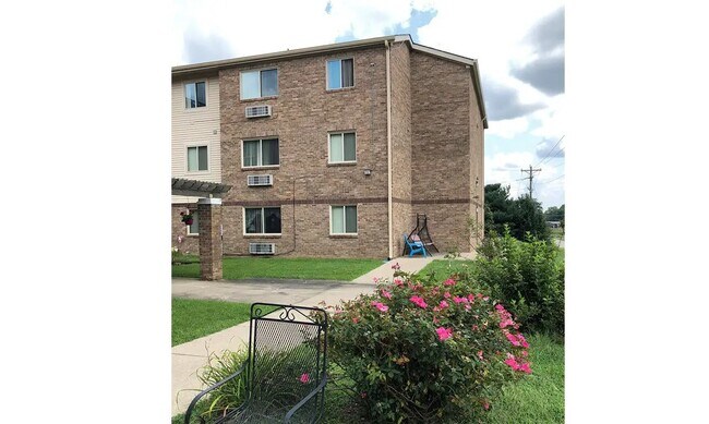 Photo - 785 Regina Ln NW