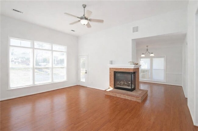 Photo - 303 Leeward Walk Ln