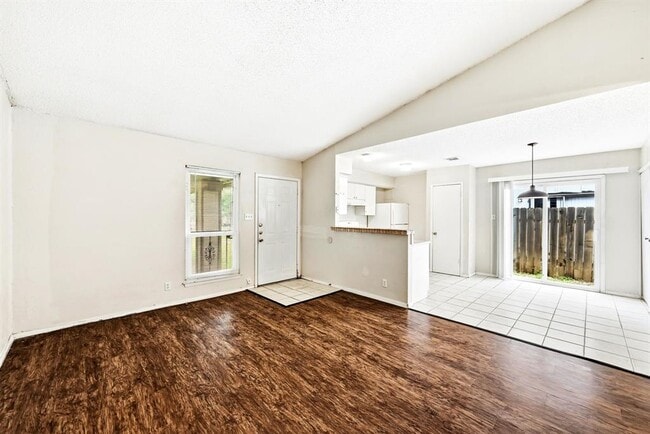 10604 Lanshire Dr