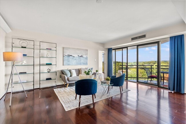 Building Photo - 1530 Key Blvd Unit # 816