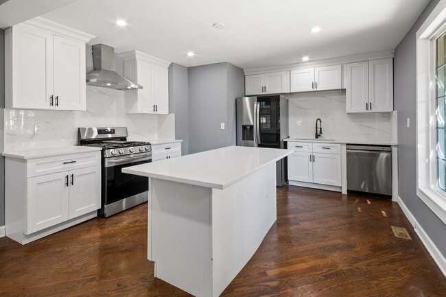 Photo - 4251 N Lawndale Ave Unit 2