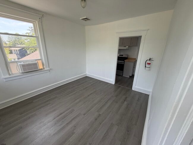 Photo - 1052 Shore Rd