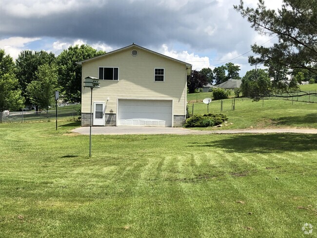 Building Photo - 384 Sand Branch Rd Rental