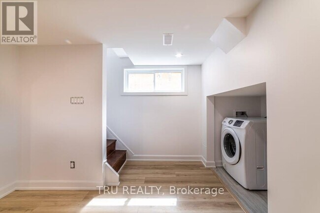 Photo - 2424 Iris St