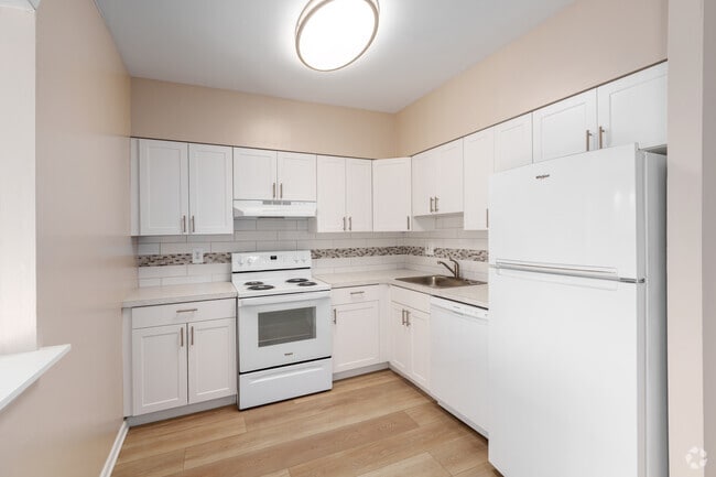 2BR, 1BA - 960SF - Kitchen