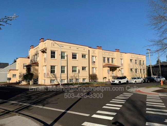 Building Photo - 205 NW Kings Blvd Unit 4