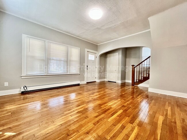 Photo - 429 Carrier St NE