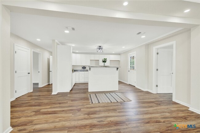 Photo - 312 N La Vernia St