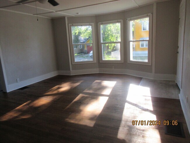 Photo - 202 W 3rd St Unit 1