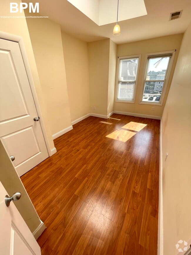 Building Photo - 58 London St Rental