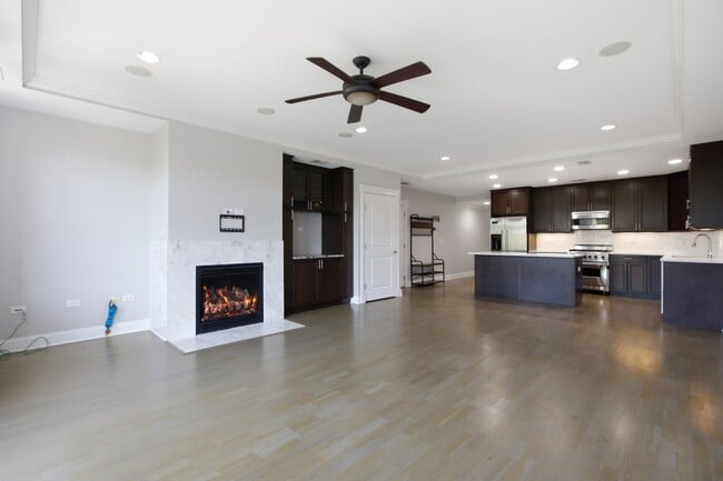 Photo - 1915 W Diversey Pky Unit 402