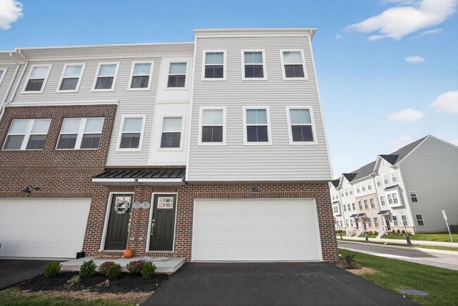 Building Photo - Beautiful 3 Bedroom, 2.5 Bath Bridgeport T...