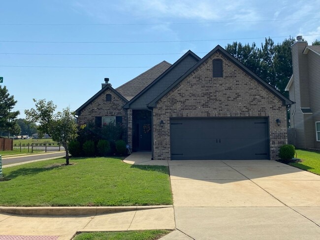 Building Photo - 2643 Lily Way