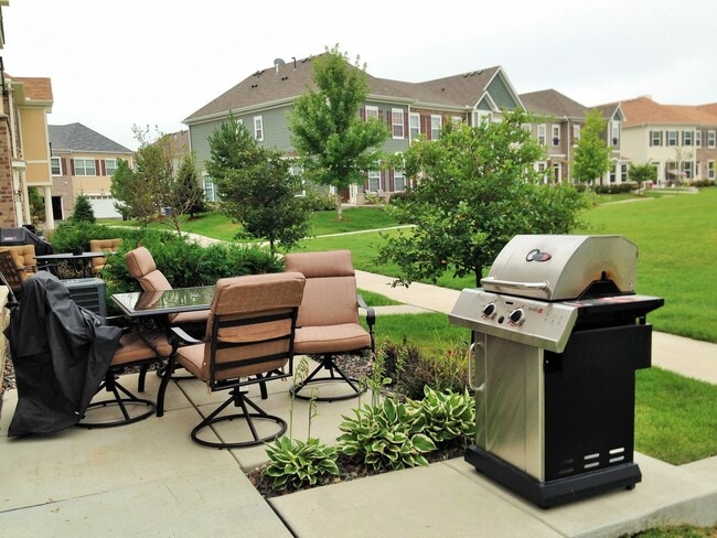 Photo - Spacious 3Br/2.5Ba TH w/2 CG in Maple Grove!