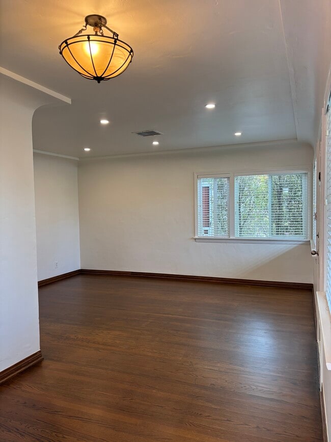 Living Room and Dining Nook - 4301 Jasmine Ave Unit 4301