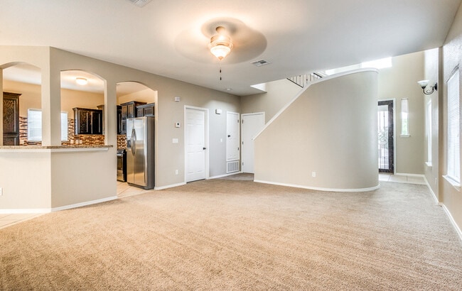 Photo - Gorgeous 4 Bedroom Home In Horizon with Refrigerated Air!