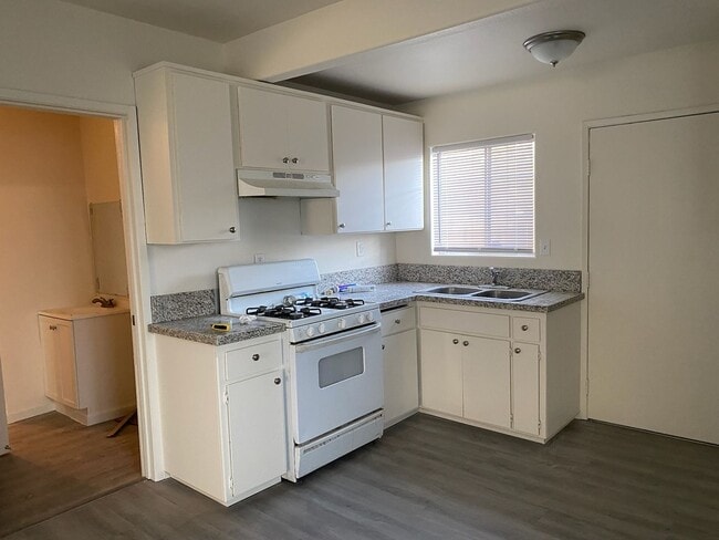 Photo - 207 E Sequoia Ave