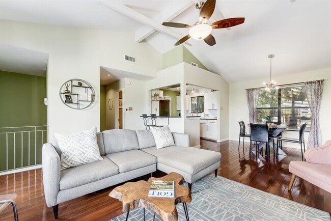 Building Photo - 1100 Azie Morton Rd Unit 1102