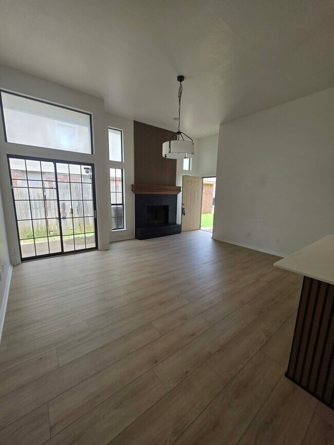 Photo - HF:2307 N Lincoln Ave