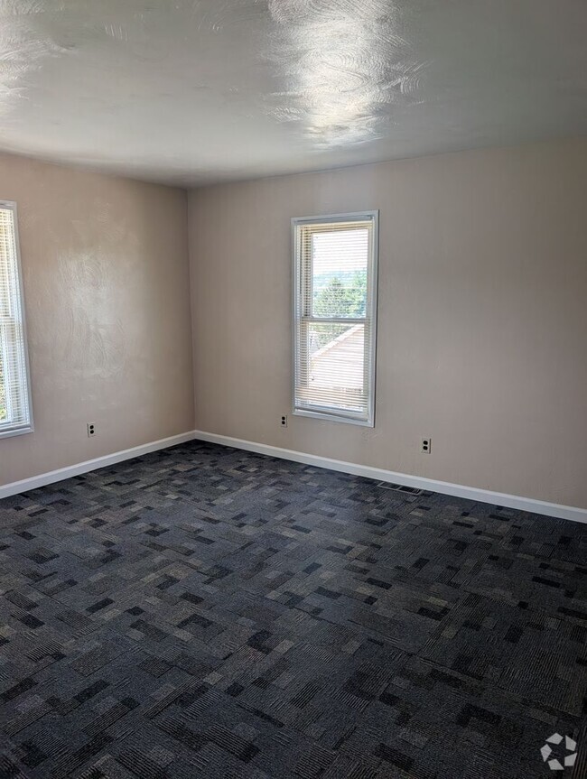 Building Photo - 126 Latimer Ave Unit Apt 1