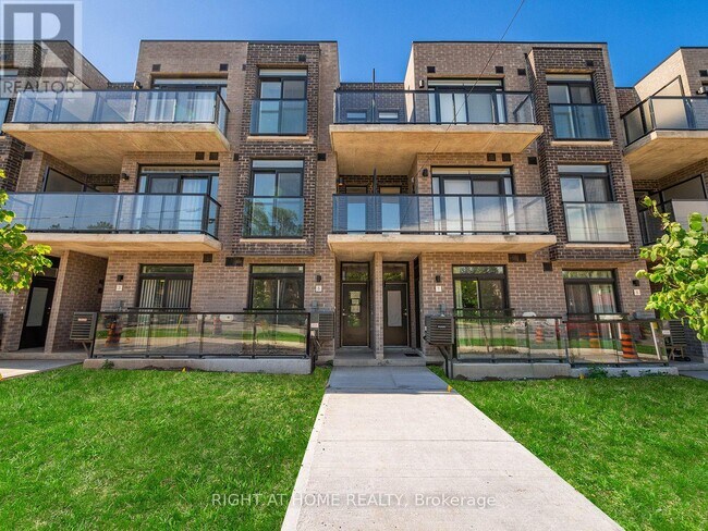 Photo - 260 Finch Ave E