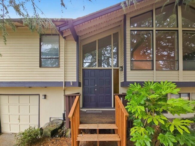 Building Photo - Charming 4-Bedroom Home with Bonus Rooms &...