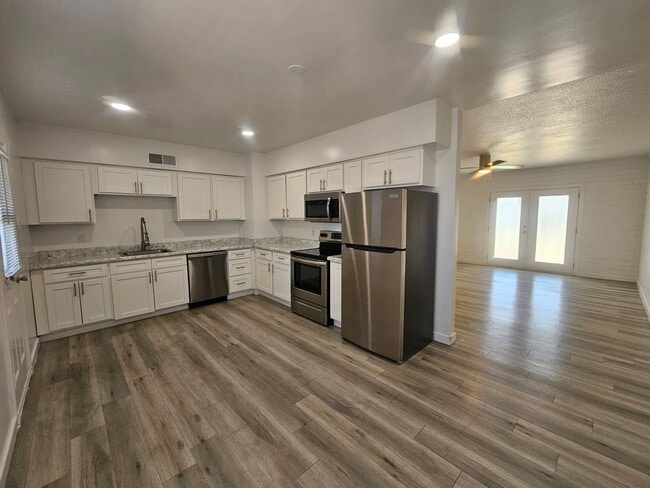 Photo - Town & Country Apartments