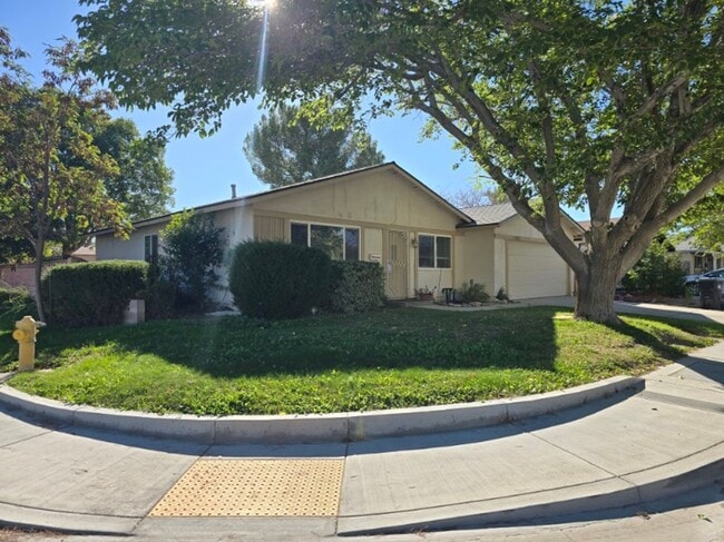 RECENTLY BEAUTIFULLY RENOVATED 4 BEDROOM 2... - RECENTLY BEAUTIFULLY RENOVATED 4 BEDROOM 2...