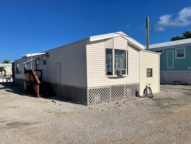 Building Photo - Pine Channel Home