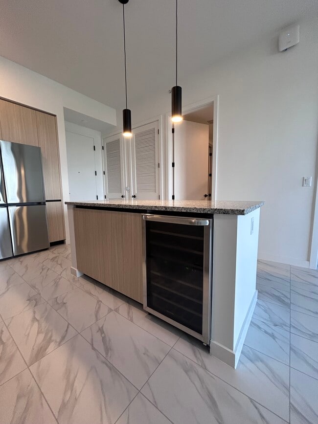 Photo - 2509 NE 182nd St Unidad A2