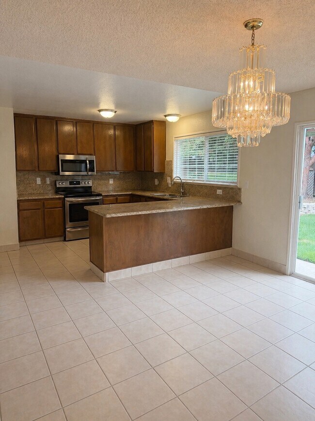 área de cocina/comedor - 220 Notre Dame Dr Unidad 1 bed 1 bath apartment