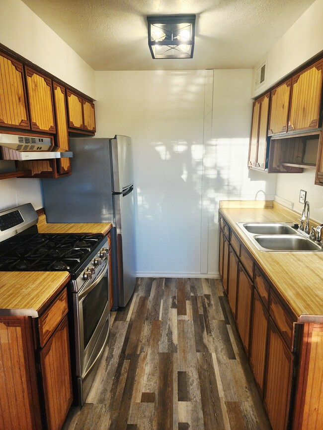 Photo - 800 Chelwood Park Blvd NE Unidad B