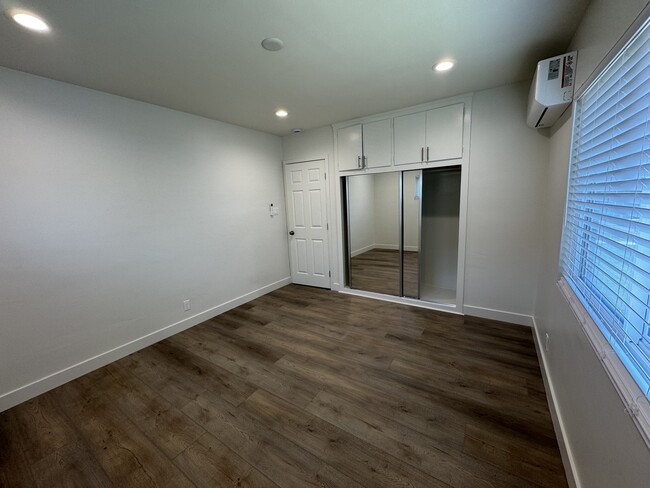 Dormitorio - Tiene aire acondicionado split - 1026 Ruberta Ave Unidad B