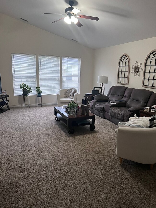 Photo - 3106 Bromley Ln