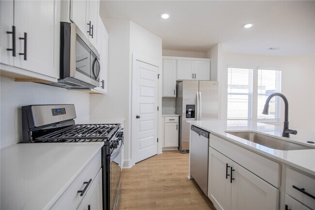 Photo - 136 S Broyles Ave