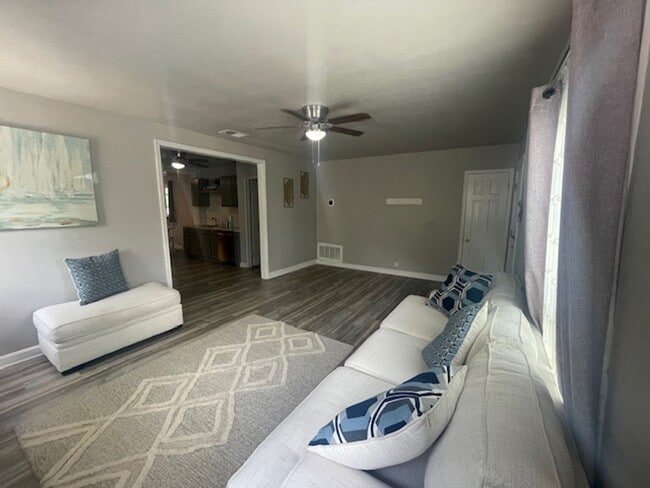 Photo - 322 Beverly Dr