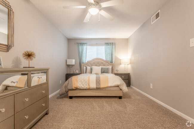 2 BR, 1 BA - 1022 SF