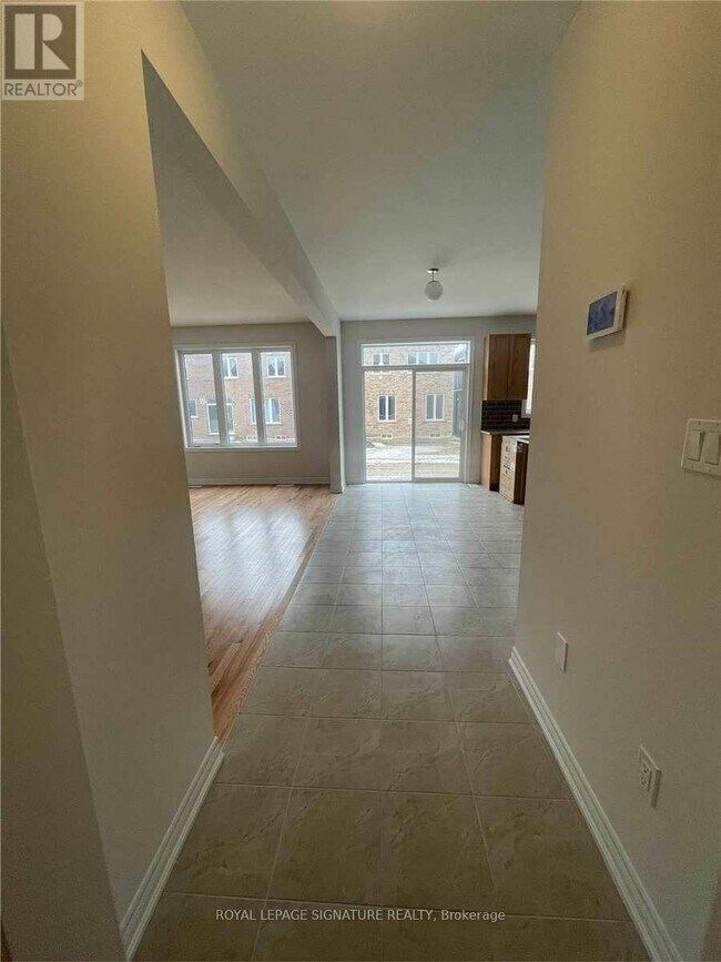 Photo - 404 Black Cherry Cres