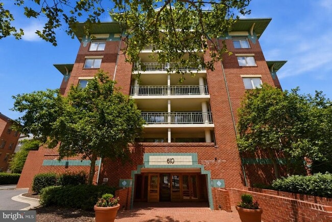 Building Photo - 610 N West St Unit 105