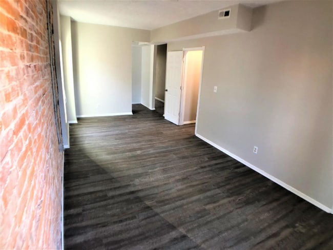 Photo - 879 Oak St Unit 879 2
