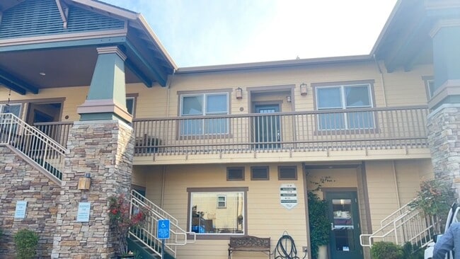 Building Photo - Gorgeous two bedroom apartment home