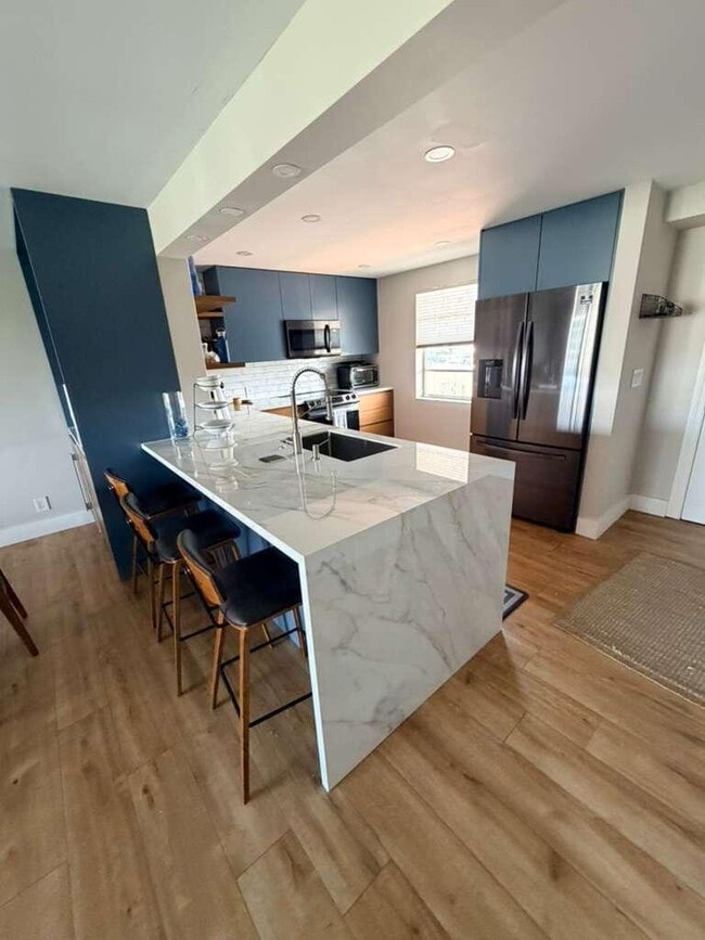 Building Photo - 301 SE 3rd St Unit 503